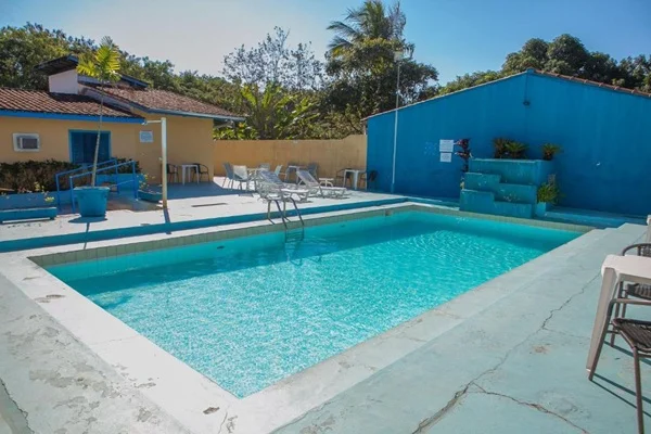 Piscina pousada.