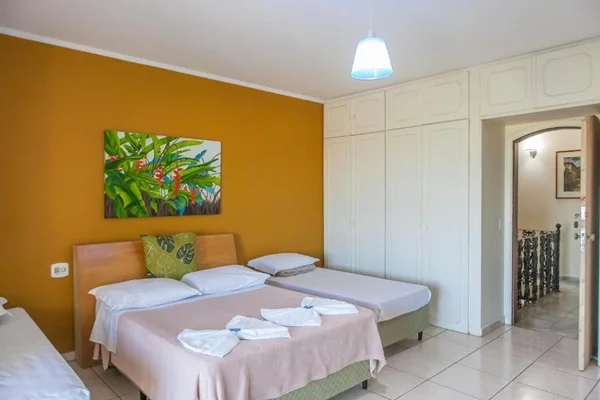 Quarto para 3 pessoas.