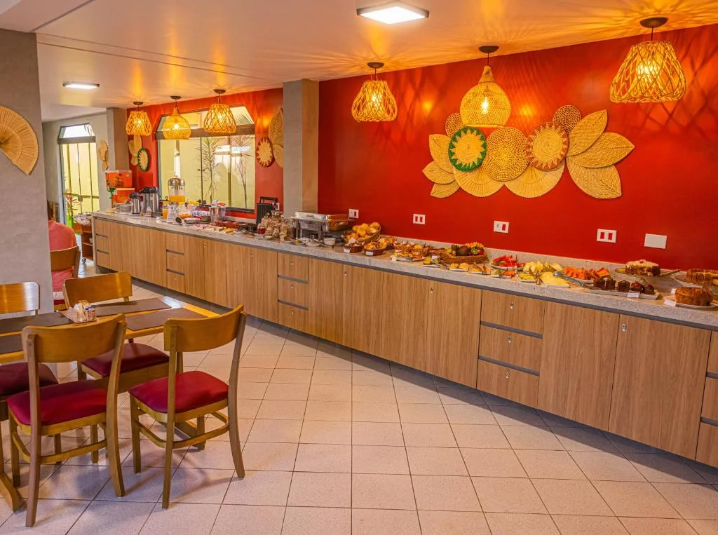 Café da manhã no hotel.