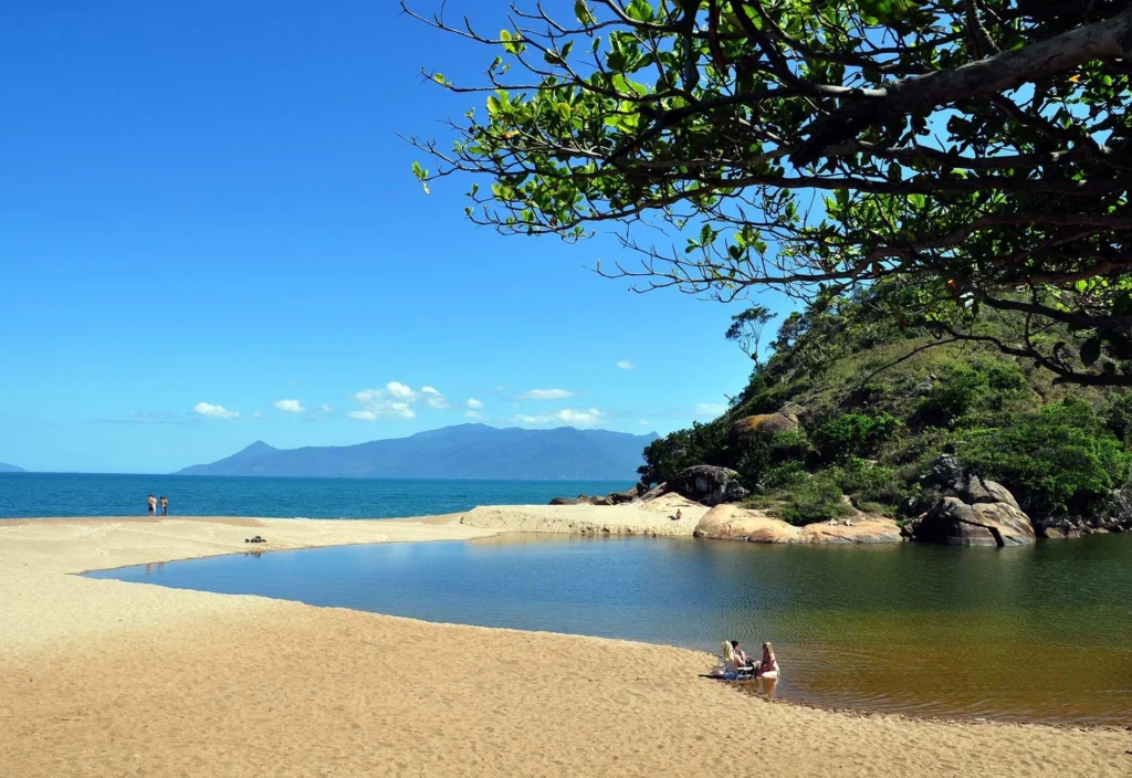 Praia do Capricórnio e Lagoa Azul
