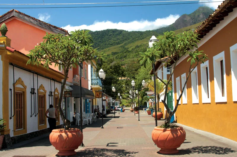 Rua do Meio em Ilhabela.